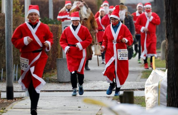 В Германии состоялся праздничный забег Санта-Клаусов (фоторепортаж, видео)