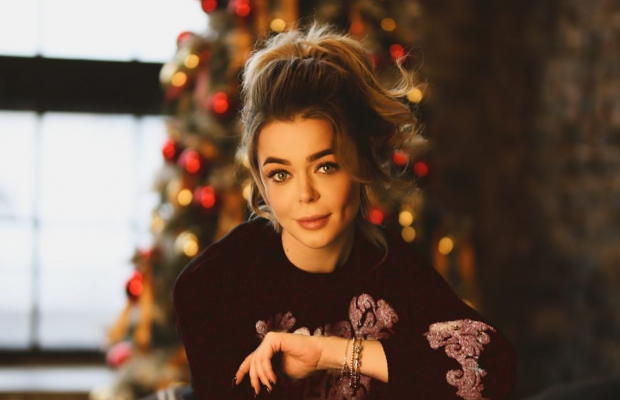 "Несподівано": Аліна Гросу в бюстгальтері і масці підірвала мережу