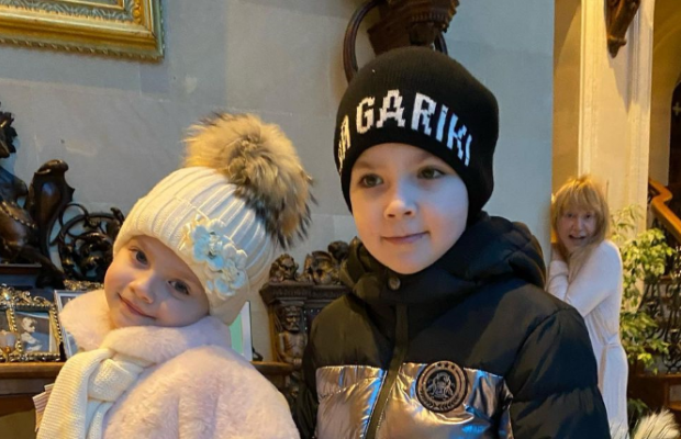 Пугачева "попалась" на фото в домашнем образе