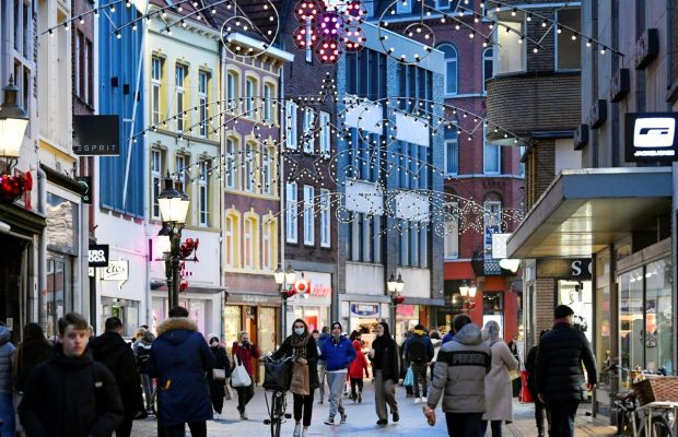 Різдвяний карантин в Європі: Нідерланди та Німеччина запровадили повний локдаун, а Франція послабила обмеження (фото, відео)