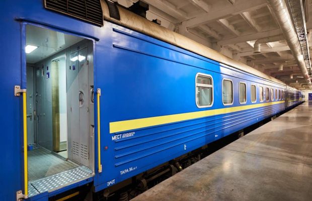 "Укрзалізниця" показала оновлені пасажирські вагони (фото)