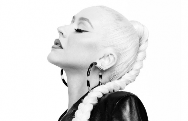 Крістіна Агілера блиснула грудьми в шкіряному жакеті на голе тіло