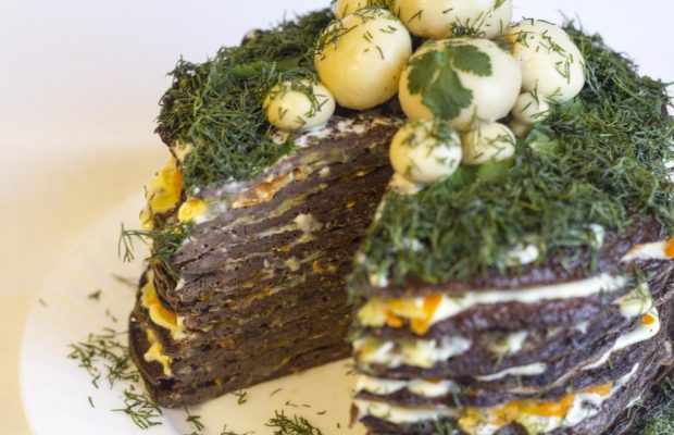 Вкусный печеночный торт: рецепты любимой домашней закуски: рецепт любимой домашней закуски