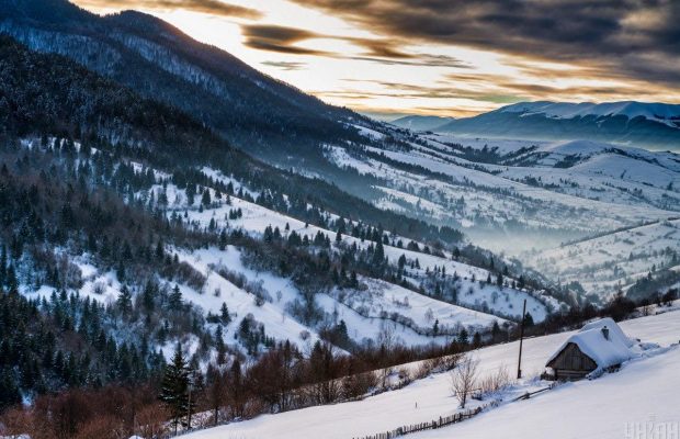 Оказался в Румынии: спасатели закончили поиски заблудившегося в Карпатах туриста (видео)