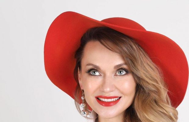 Українська актриса оголила груди (фото)