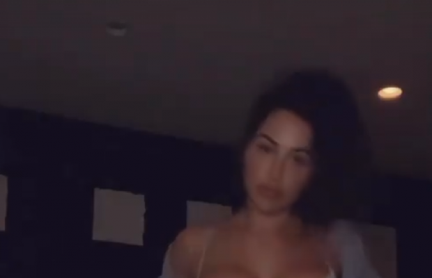 Популярная модель засветила сочные формы в нижнем белье