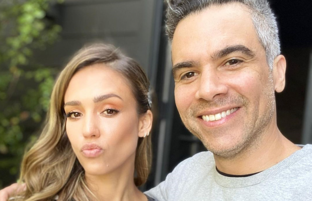 Напівоголена Джессіка Альба знялася на обкладинку глянцю