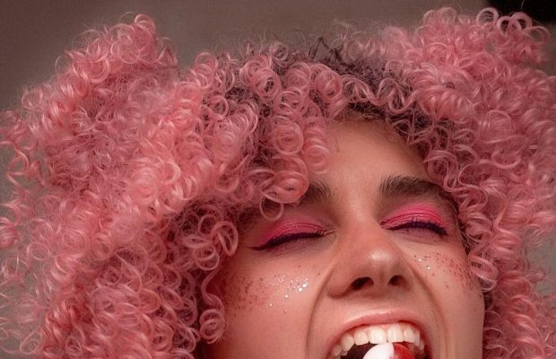 Jerry Heil блиснула попою в трусиках з рюшами