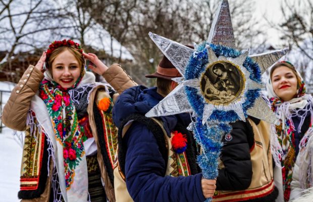 Красиві та прості у виконанні колядки: що співати на Різдво 2025