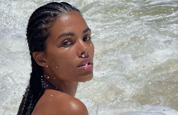 Тіна Кунакі засвітила фігуру в бікіні