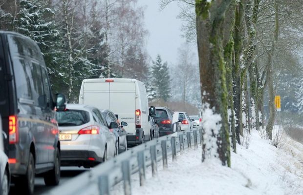 Німці через локдаун вирушили в гори і створили транспортний колапс (фоторепортаж)