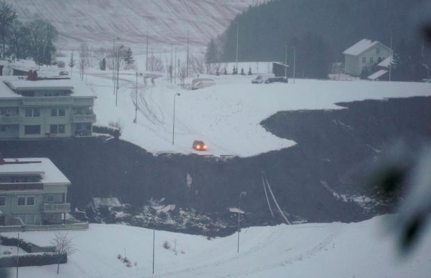 "Умови важкі": зсув у Норвегії пошкодив будинки, населення евакуйовано (фоторепортаж, відео)