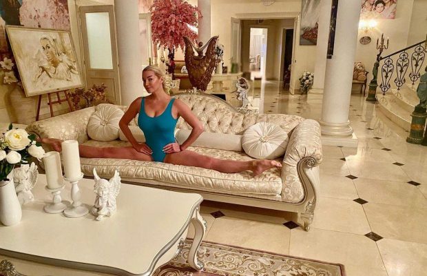 Волочкова в тісному боді сіла на шпагат (фото)