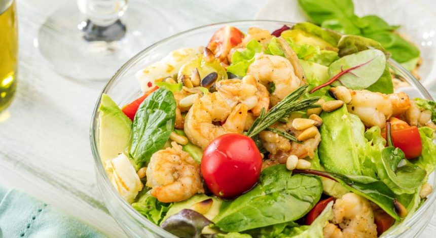 Вкусный салат с морепродуктами: рецепты оригинального блюда