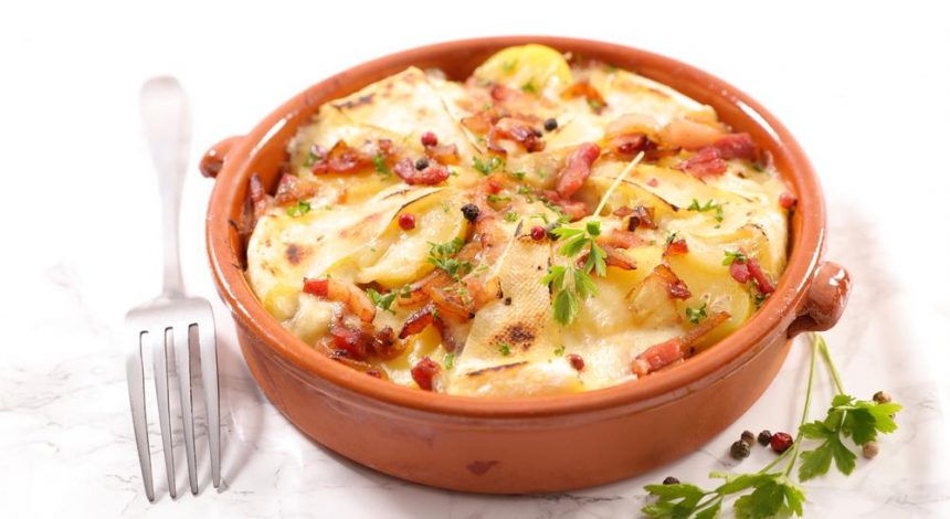 Картофельная запеканка: как готовить вкусное и сытное горячее блюдо