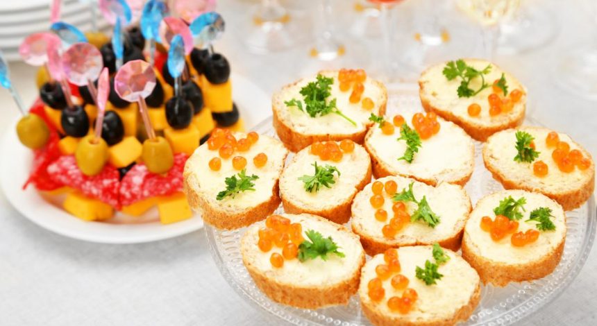 Канапе на новорічний стіл: як приготувати смачні й оригінальні закуски
