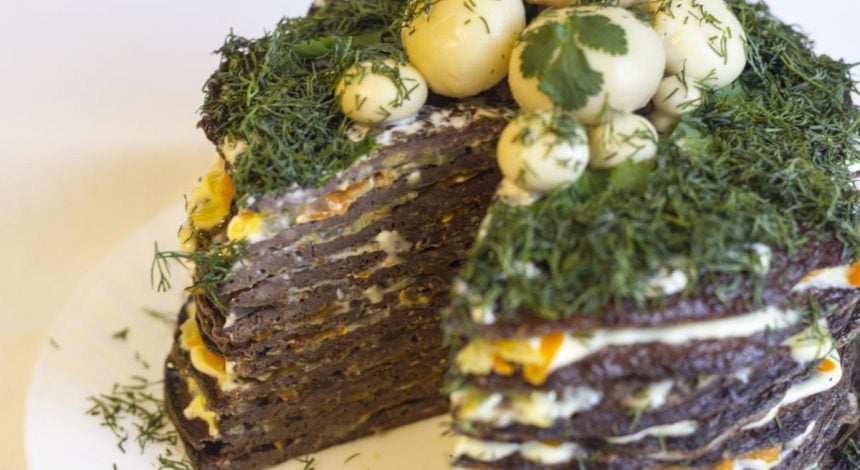 Вкусный печеночный торт: рецепты любимой домашней закуски: рецепт любимой домашней закуски