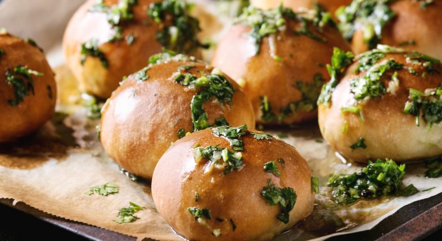 Пампушки на Різдво: найкращі рецепти пампухів з часником і солодких смаколиків