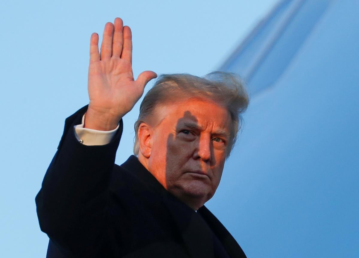 Біля гольф-клубу Трампа затримали озброєного чоловіка з 'тривожними записками', - Politico Біля гольф-клубу Трампа затримали озброєного чоловіка з 'тривожними записками', - Politico