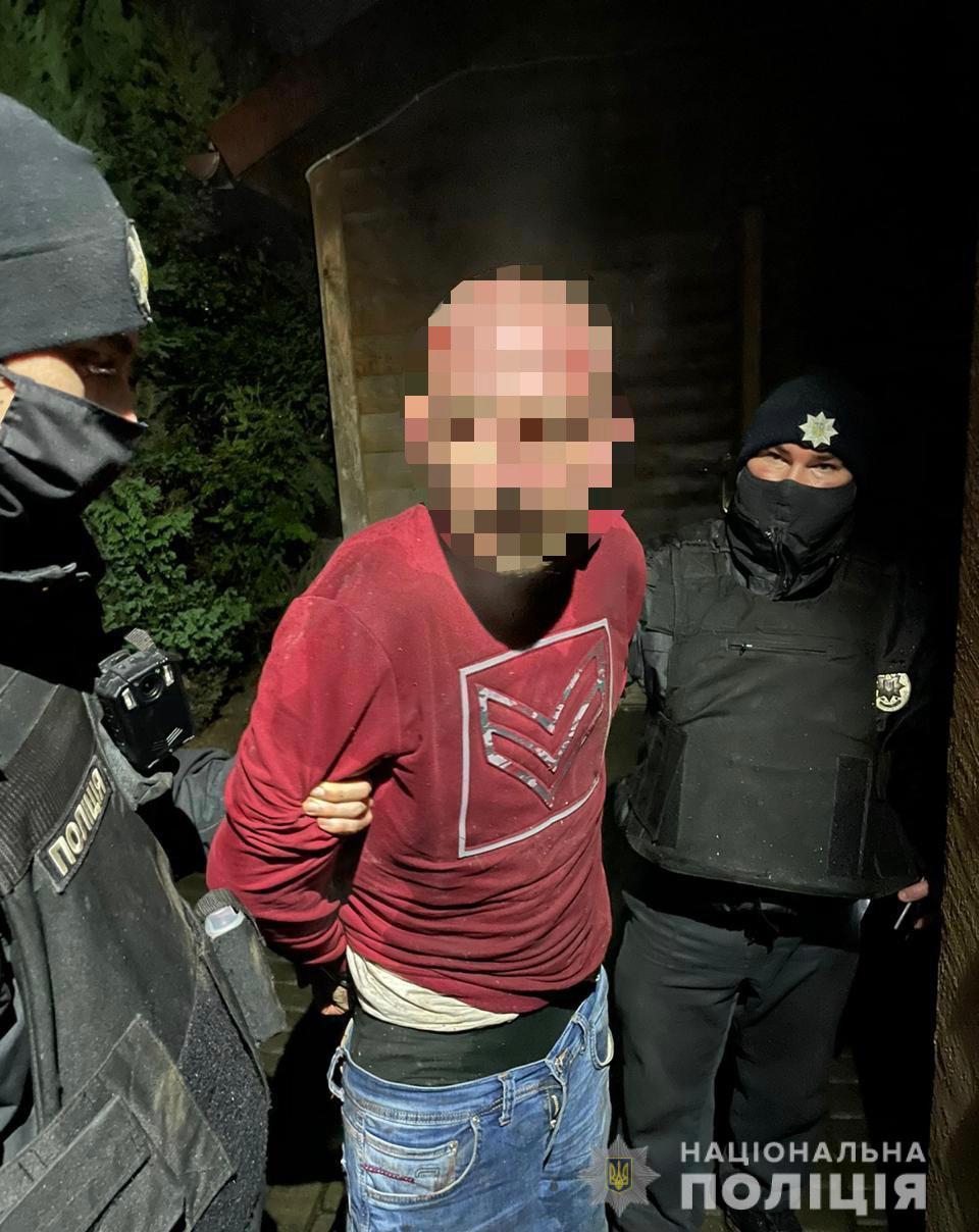 Мужчина забил до смерти двоих детей / фото Нацполиция Мужчина забил до смерти двоих детей / фото Нацполиция