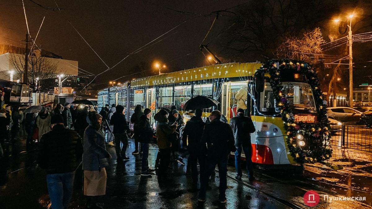 Рождественский парад трамваев прошел в Одессе / фото Пушкинская Рождественский парад трамваев прошел в Одессе / фото Пушкинская