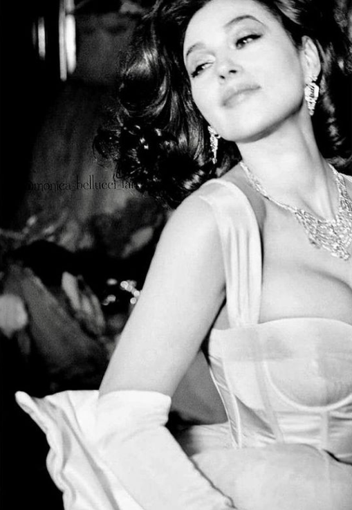 Фанаты звезды пришли в восторг от ее образа \ фото instagram.com/monicabellucciofficiel Фанаты звезды пришли в восторг от ее образа \ фото instagram.com/monicabellucciofficiel