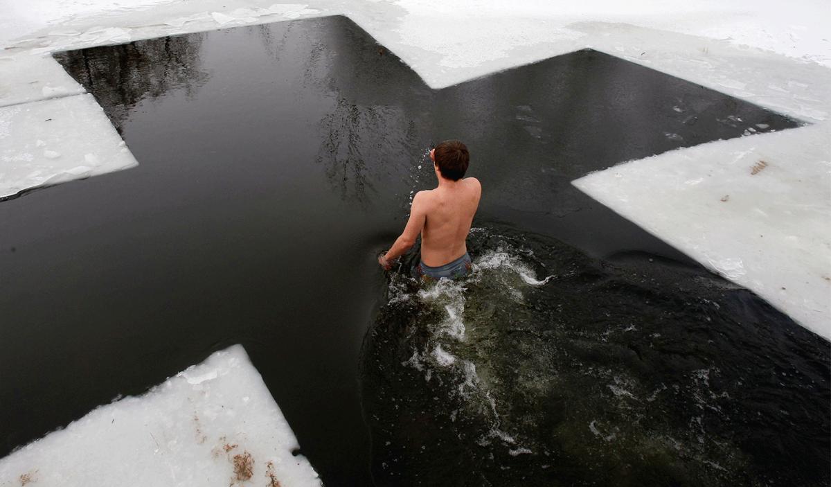 В этом году киевлян просят не купаться в водоемах на Крещение / Фото REUTERS В этом году киевлян просят не купаться в водоемах на Крещение / Фото REUTERS