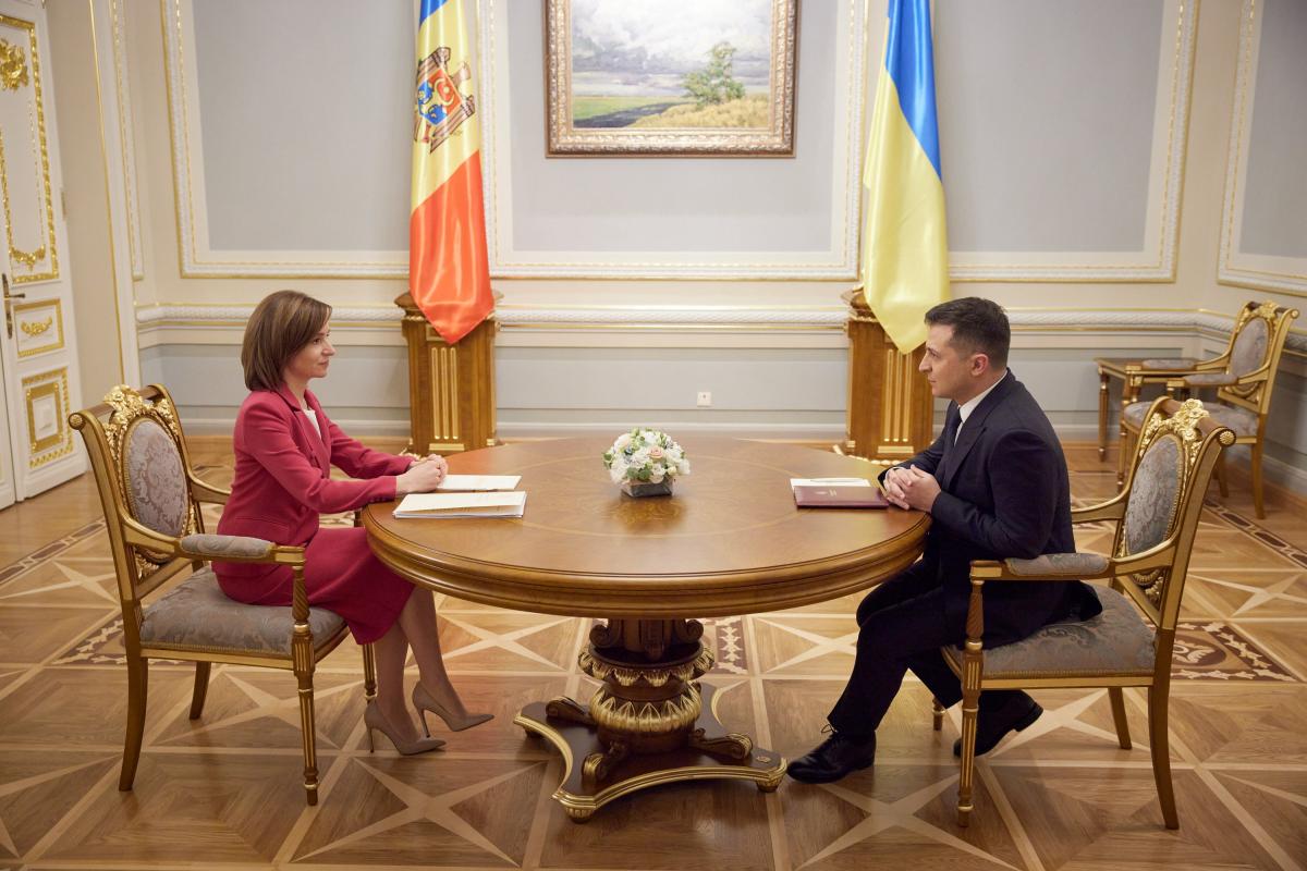 Владимир Зеленский и Майя Санду обсудили вопросы получения Украиной и Молдовой вакцин от коронавирусной болезни / фото REUTERS Владимир Зеленский и Майя Санду обсудили вопросы получения Украиной и Молдовой вакцин от коронавирусной болезни / фото REUTERS