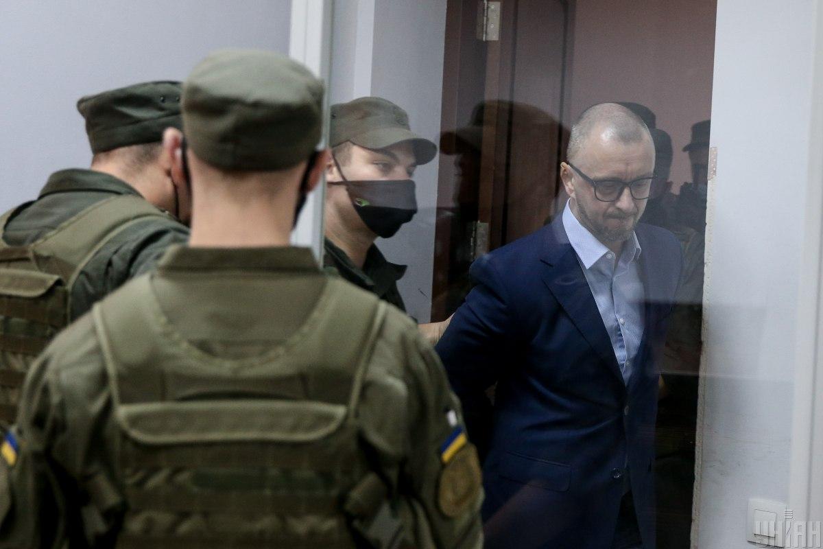 Сторона захисту заявила, що деякі з цих томів їм відкрили для ознайомлення у неналежні строки / Фото УНІАН, В'ячеслав Ратинський Сторона захисту заявила, що деякі з цих томів їм відкрили для ознайомлення у неналежні строки / Фото УНІАН, В'ячеслав Ратинський