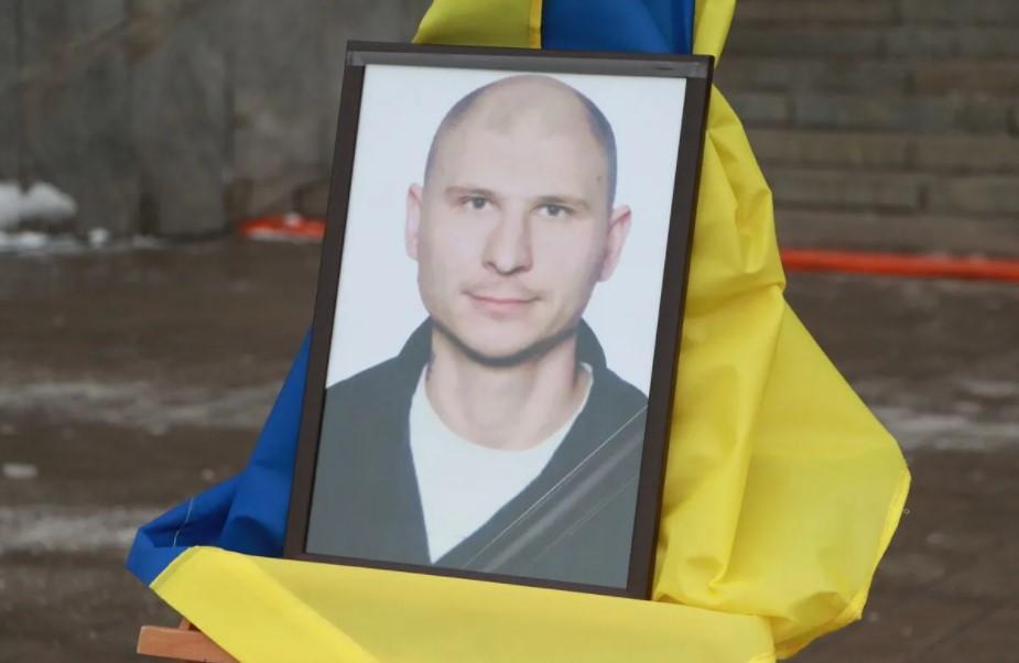Провести в останню путь героя прийшли близькі, рідні та побратими / фото zoda.gov.ua Провести в останню путь героя прийшли близькі, рідні та побратими / фото zoda.gov.ua