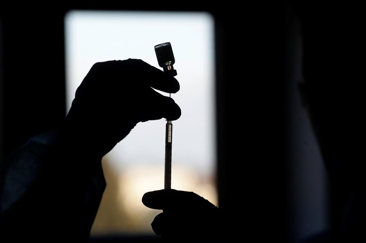 Китайская вакцина не допускает тяжелых случаев COVID-19 / Фото: REUTERS