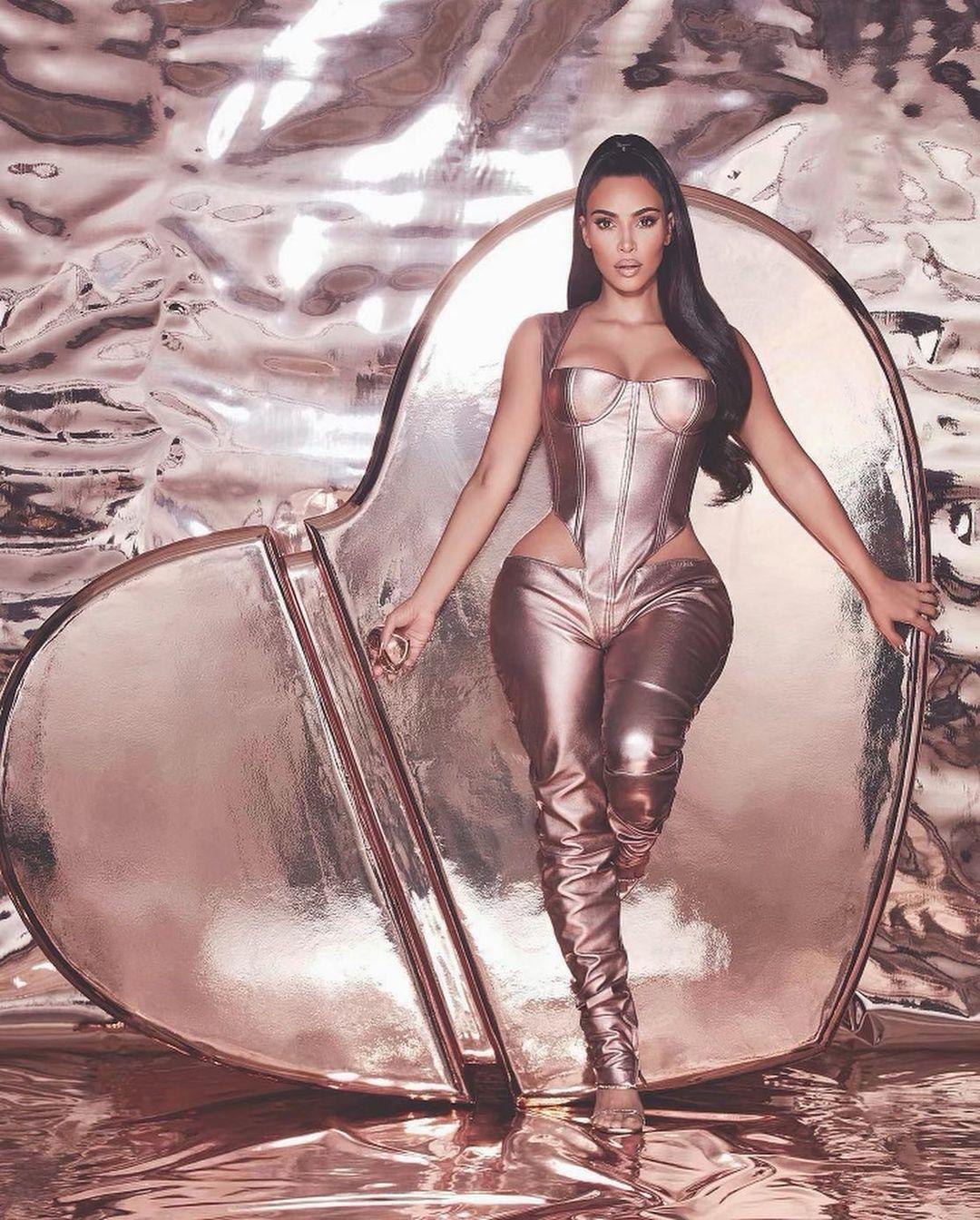 Кардашьян блиснула розкішними формами / фото instagram.com/kimkardashian Кардашьян блиснула розкішними формами / фото instagram.com/kimkardashian
