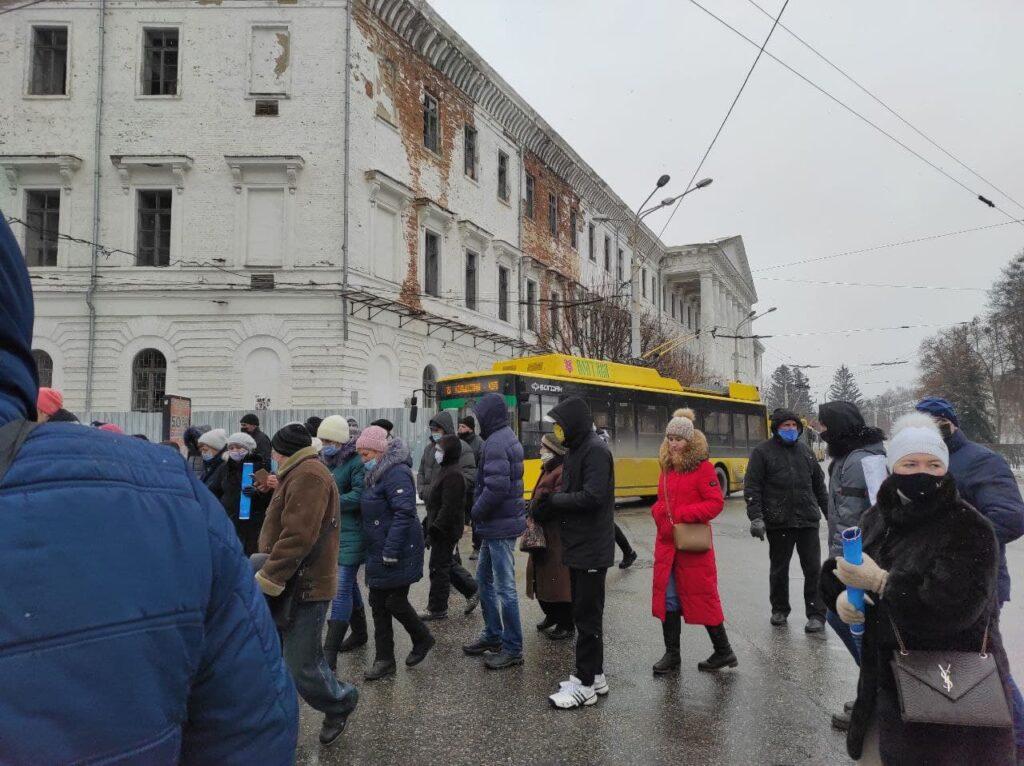 Пикетчики перекрыли центральные улицы города и не пропускали общественный транспорт / фото zmist.pl.ua