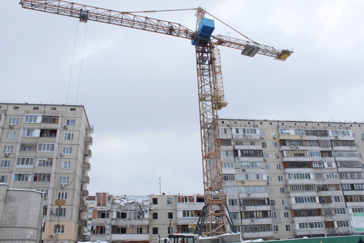 Під'їзд практично весь розібраний / фото 044.ua Під'їзд практично весь розібраний / фото 044.ua