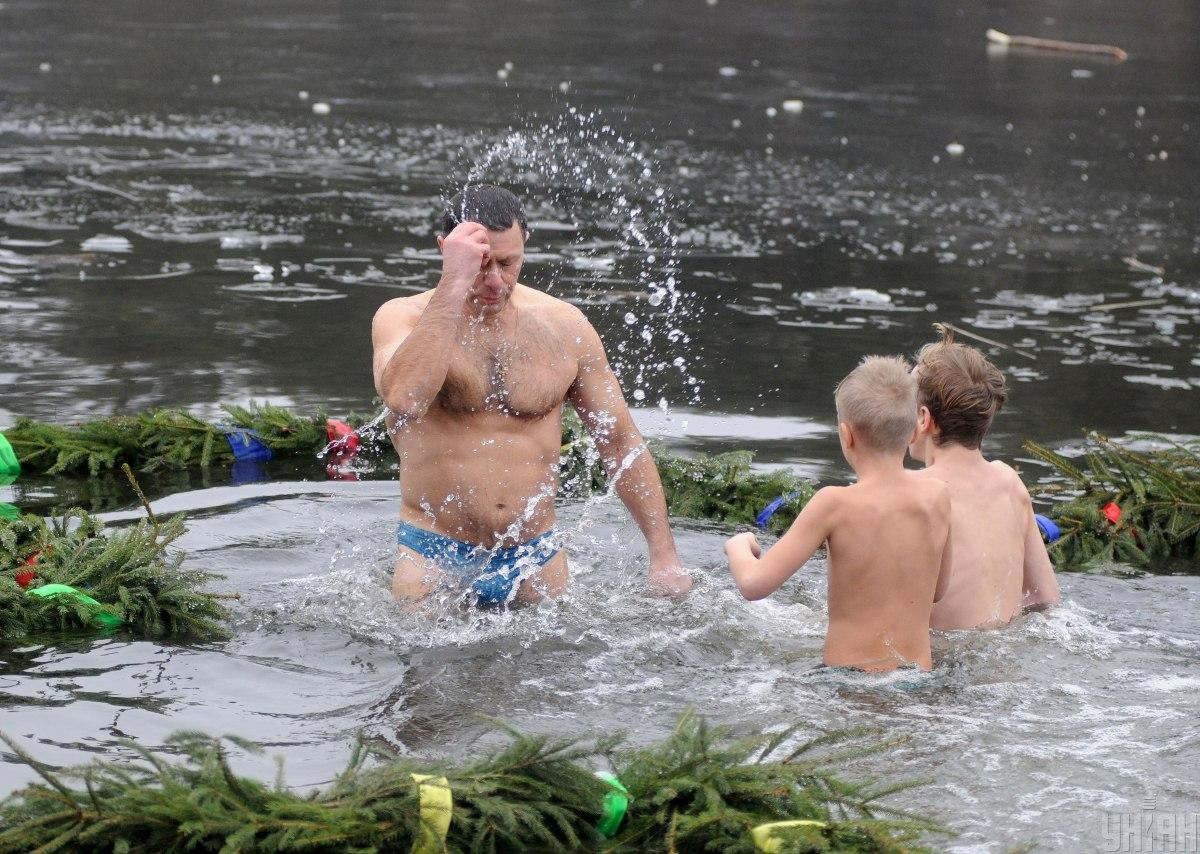 Назвало безпечні локації для святкування Водохреще в Києві / фото УНІАН Назвало безпечні локації для святкування Водохреще в Києві / фото УНІАН