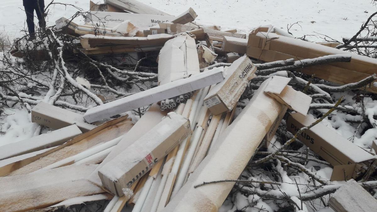 Утилізація ламп обійдеться місцевій громаді у 20 тисяч гривень / фото Держекоінспекція у Чернігівській області Утилізація ламп обійдеться місцевій громаді у 20 тисяч гривень / фото Держекоінспекція у Чернігівській області