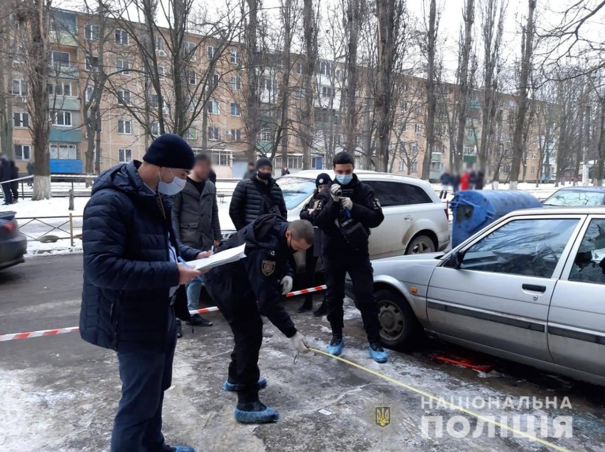 Злоумышленник ходил по улице с отрезанной человеческой головой в руках / фото Нацполиция Одесской области Злоумышленник ходил по улице с отрезанной человеческой головой в руках / фото Нацполиция Одесской области