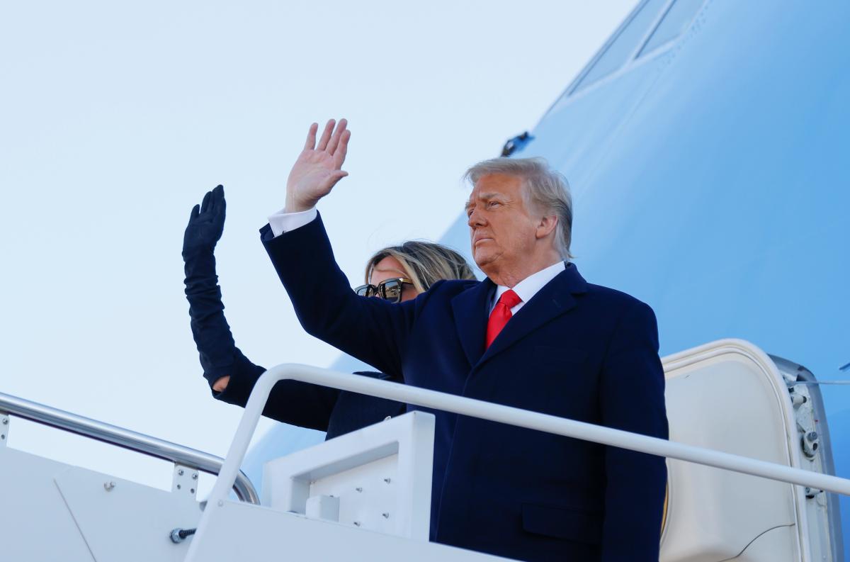 Трамп собирается на суд в Нью-Йорк, в городе возводят баррикады - СМИ / REUTERS