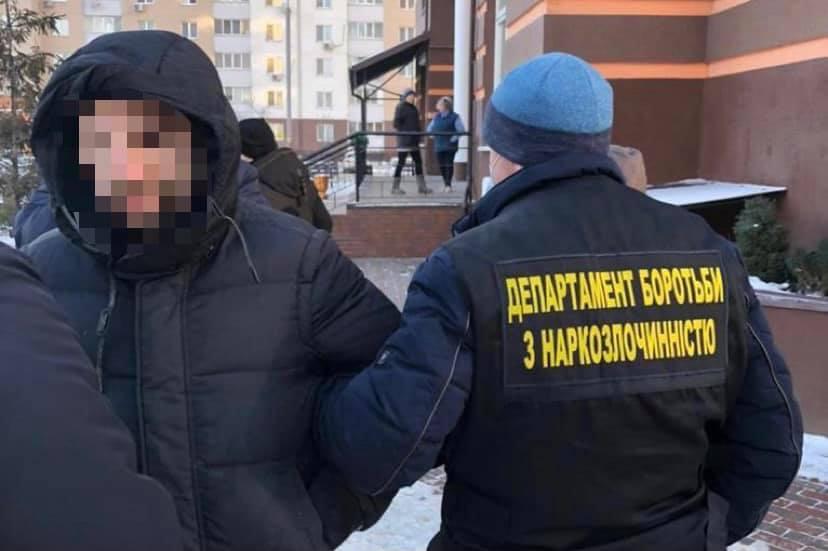 Затримали киянина, який продавав фейкові довідки / фото facebook.com/kyiv.gp.gov. Затримали киянина, який продавав фейкові довідки / фото facebook.com/kyiv.gp.gov.
