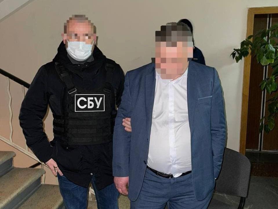 Посадовець вимагав відкат при розподілі коштів для закупівлі кисневого обладнання для лікарні / фото Офісу генпрокурора Посадовець вимагав відкат при розподілі коштів для закупівлі кисневого обладнання для лікарні / фото Офісу генпрокурора