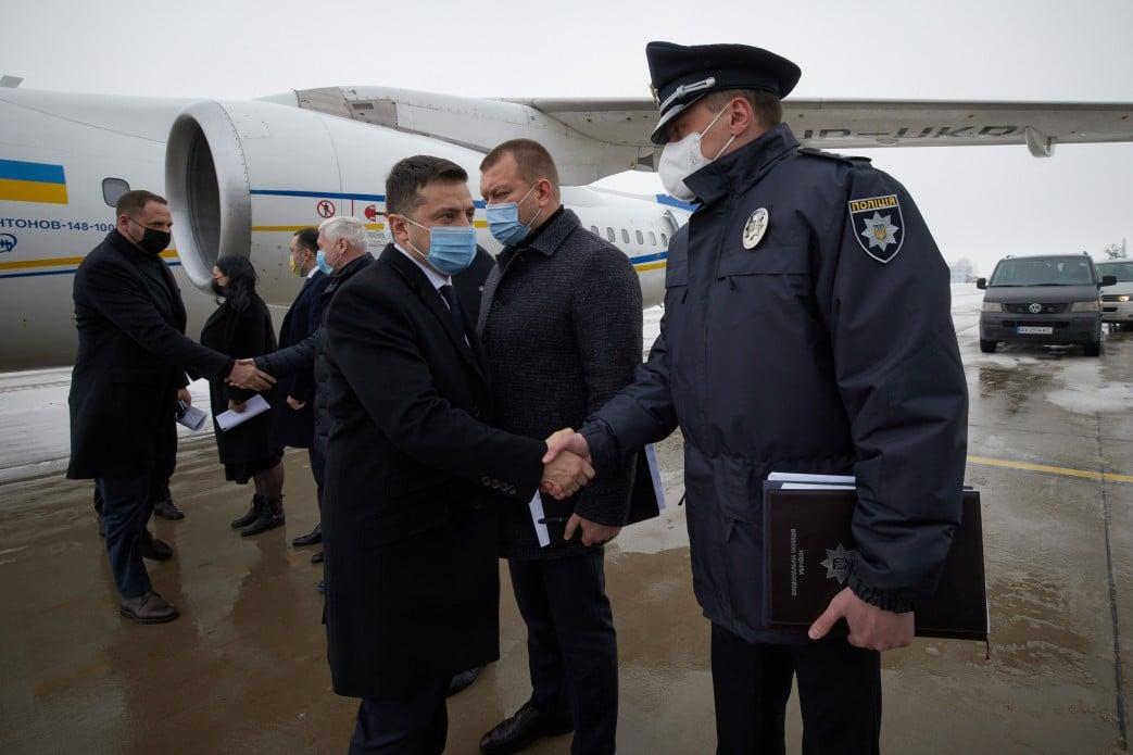 Зеленський прибув до Харкова у зв'язку з трагедією у будинку для літніх людей / фото facebook.com/president.gov.ua Зеленський прибув до Харкова у зв'язку з трагедією у будинку для літніх людей / фото facebook.com/president.gov.ua