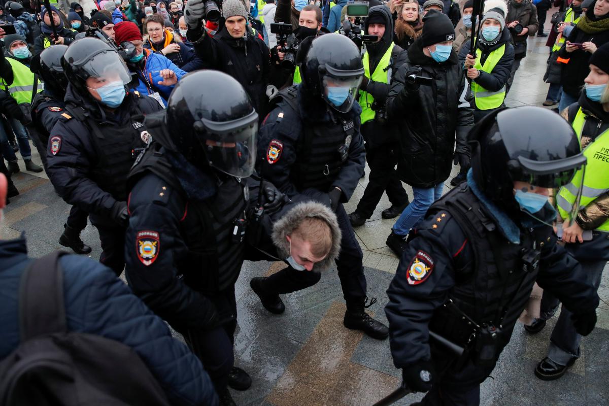 Протести в Росії доводять, що лояльності до Кремля, створеній анексією Криму, настав кінець / фото REUTERS Протести в Росії доводять, що лояльності до Кремля, створеній анексією Криму, настав кінець / фото REUTERS