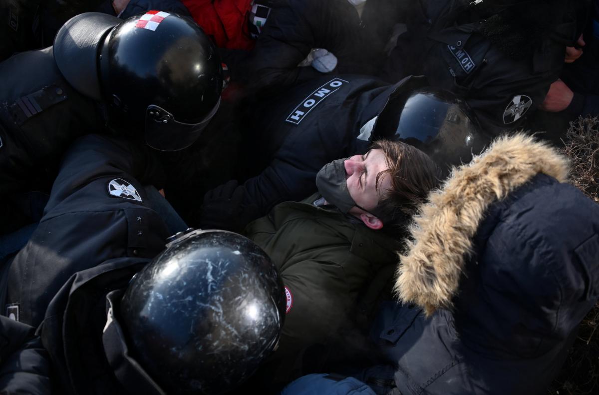 Протести за Навального - Кулеба порушив введення санкцій проти РФ за розгін протестів / REUTERS Протести за Навального - Кулеба порушив введення санкцій проти РФ за розгін протестів / REUTERS