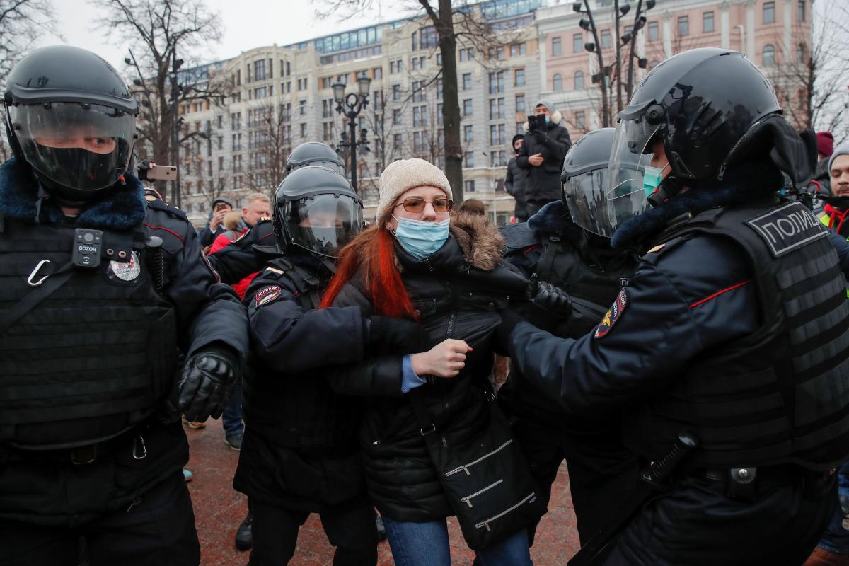 Силовики массово задерживали россиян на митингах / фото Reuters