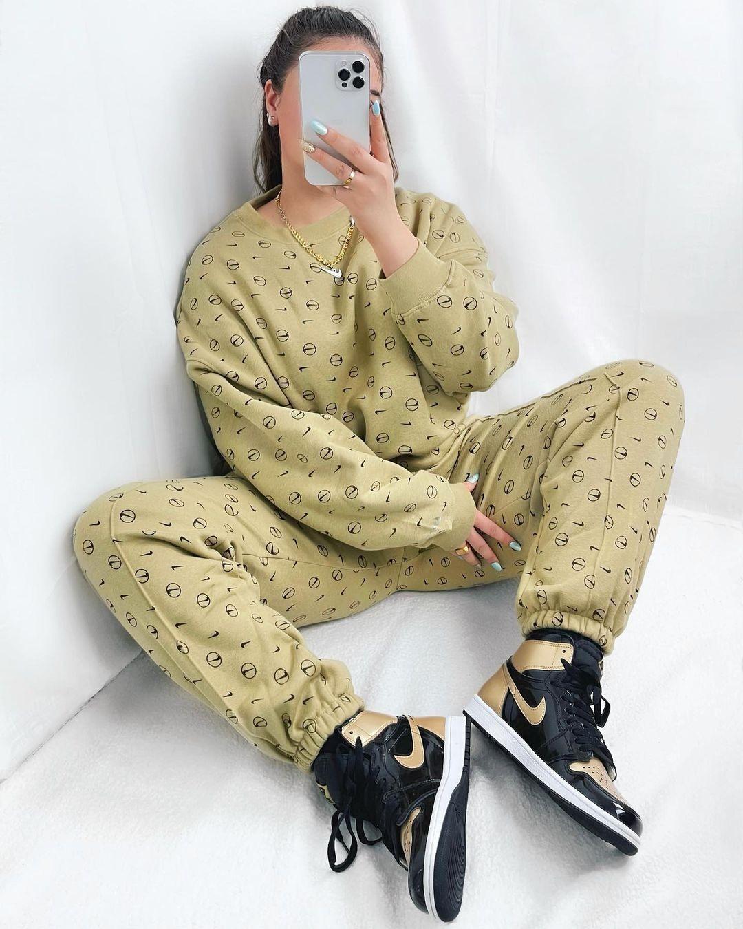 Спортивний костюм / instagram.com/asos Спортивний костюм / instagram.com/asos