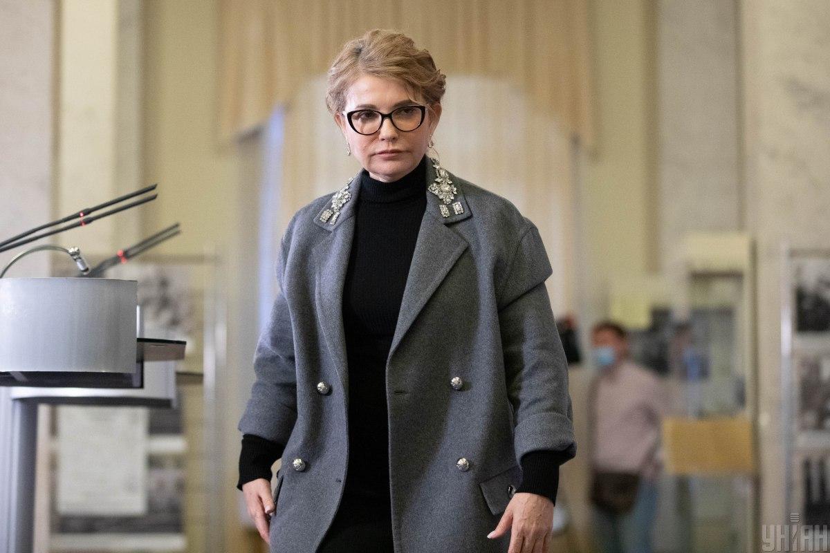 Тимошенко з'явилася на роботі в новому іміджі \ фото УНІАН Тимошенко з'явилася на роботі в новому іміджі \ фото УНІАН