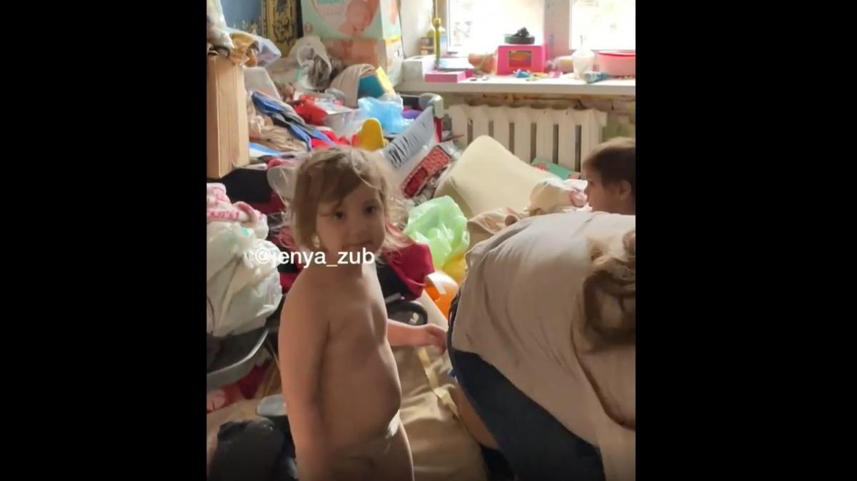 У Харкові діти жили в страшних умовах / скріншот з відео У Харкові діти жили в страшних умовах / скріншот з відео