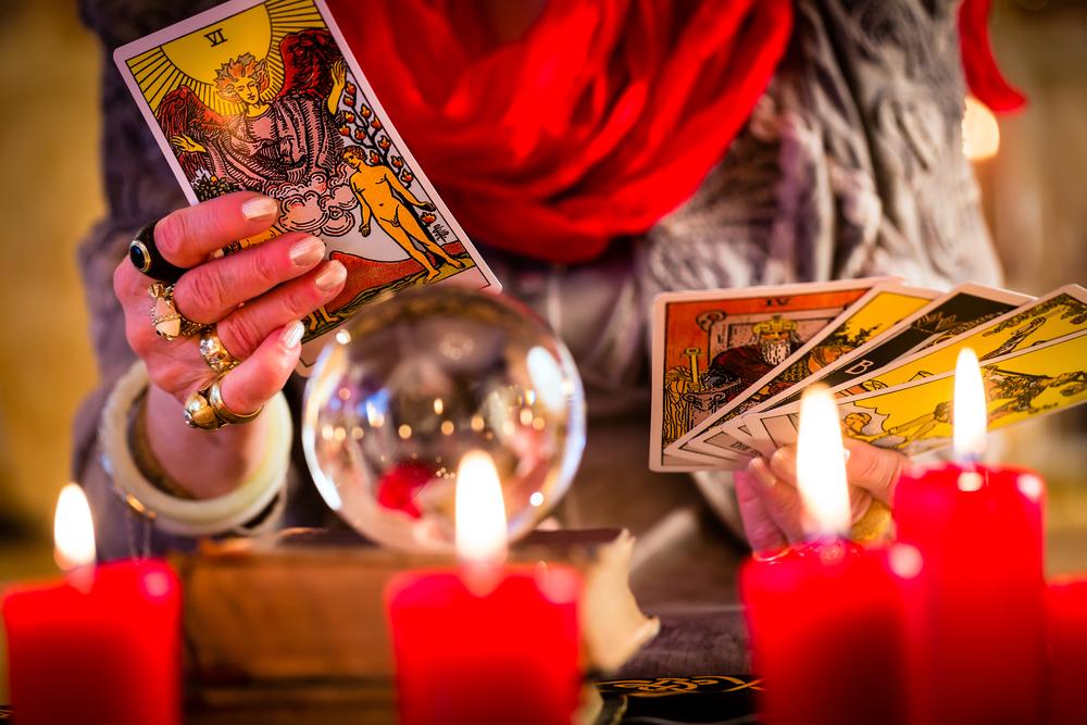 Tarot cards promise Scorpions anxiety and anxiety / photo ua.depositphotos.com