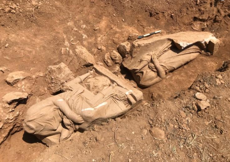 Найденные статуи сделаны из белого мрамора / фото culture.gov.gr Найденные статуи сделаны из белого мрамора / фото culture.gov.gr