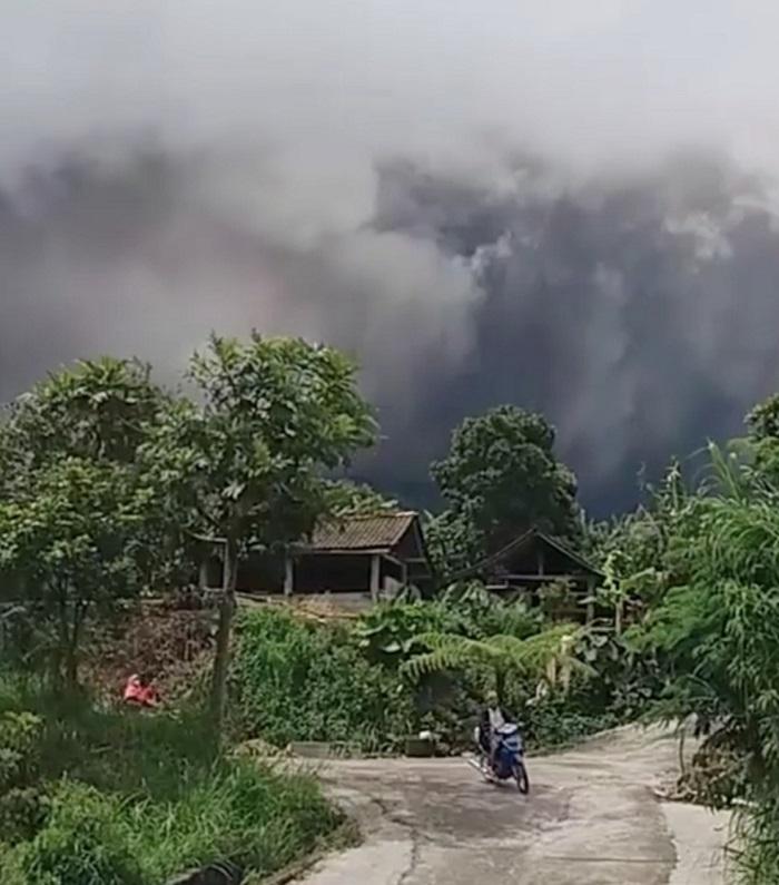 Последнее мощное извержение его произошло в 2010 году \ фото REUTERS Последнее мощное извержение его произошло в 2010 году \ фото REUTERS